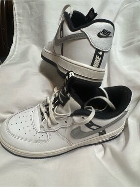 Nike White and Silver Low-Top Sneakers with Black Accents